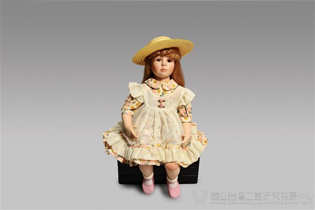戴草帽坐姿少女藏品圖，第1張