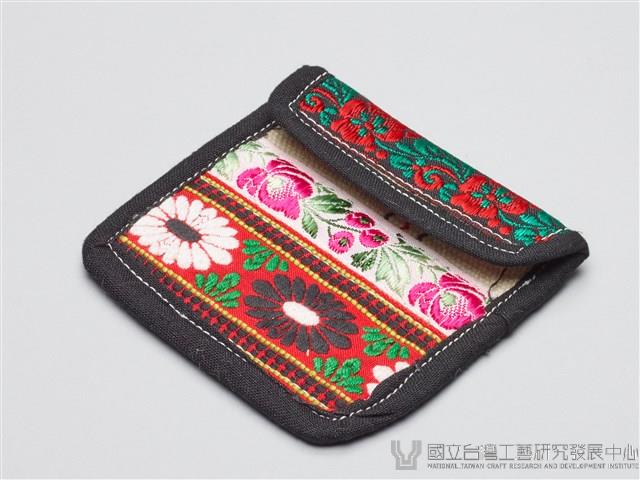 雲南刺繡線包藏品圖，第1張