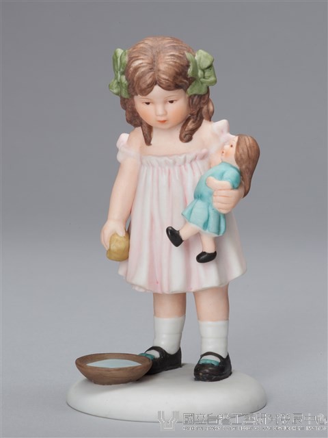 女/抱人形（洗滌）藏品圖，第2張