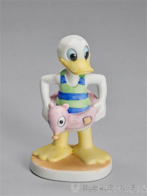 唐老鴨扶著游泳圈藏品圖，第3張