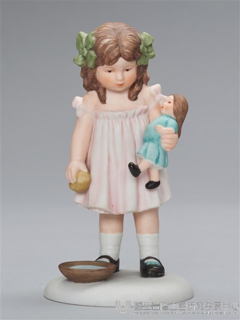 女/抱人形（洗滌）藏品圖，第3張