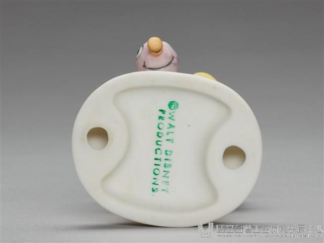 唐老鴨扶著游泳圈藏品圖，第8張