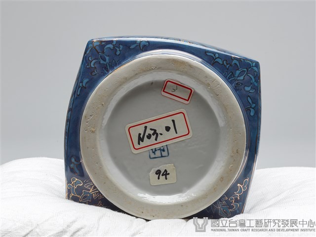 青花描金琮式瓶-國立臺灣工藝研究發展中心-典藏網-藏品資料-200909094