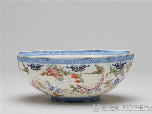 青花加彩花蝶紋玲瓏瓷八角碗-國立臺灣工藝研究發展中心-典藏網-藏品