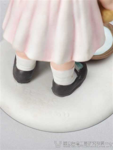 女/抱人形（洗滌）藏品圖，第7張