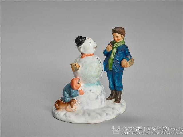 冬天男人與男孩堆雪人藏品圖，第1張