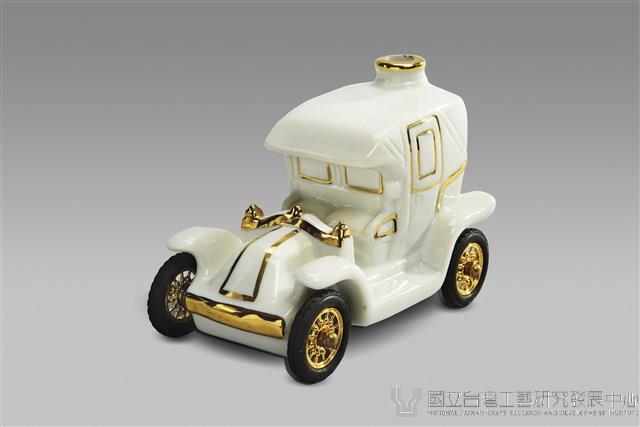 酒瓶系列：白色小古董車藏品圖，第1張