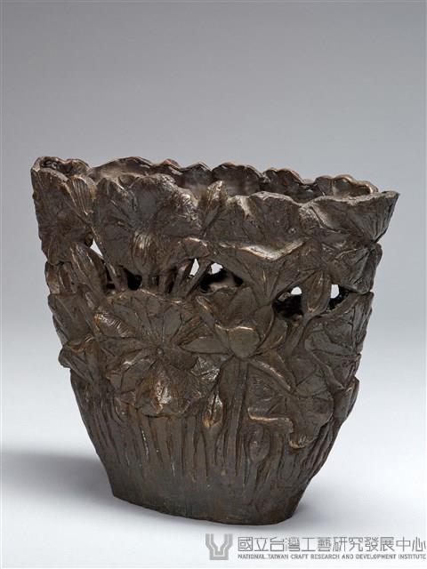 鏤空透雕花插藏品圖，第1張