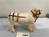 仿唐白釉繪彩牛(複製品)藏品圖，第1張