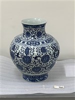仿清乾隆青花八寶雙獅耳瓶(複製品)藏品圖，第1張