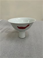 仿清雍正釉裡紅三魚大高足盌(複製品)藏品圖，第1張