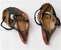 三色地花卉釘針繡弓鞋藏品圖，第1張