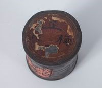 圓筒型雙層錫藥粉盒藏品圖，第1張