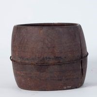 圓型烏心石斗燈座藏品圖，第1張