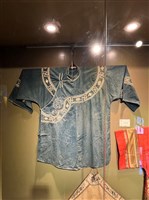 藍提花絲地挖布貼雲大襟衫藏品圖，第2張