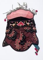 黑絨地彩繡花鳥狀元風帽藏品圖，第1張