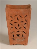 紅陶鏤空筷子籠藏品圖，第1張
