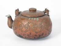 手持鍛花如意紋銅茶壺藏品圖，第1張