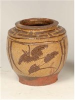 黃釉刻花罐藏品圖，第1張