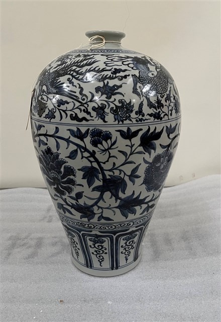 仿元青花靈獸花卉梅瓶(複製品)的圖片