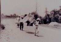 民國50年代草屯鎮民以抬轎迎娶新娘照的圖片