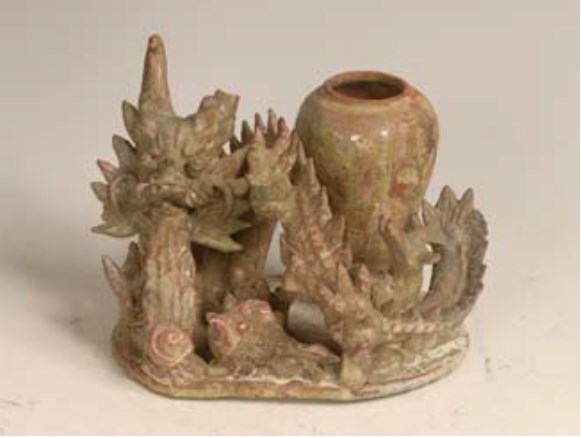 綠釉龍座的圖片