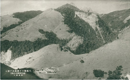 日治時期從八通關望向新高山風景明信片的圖片