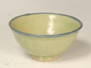 綠釉暗花瓷碗