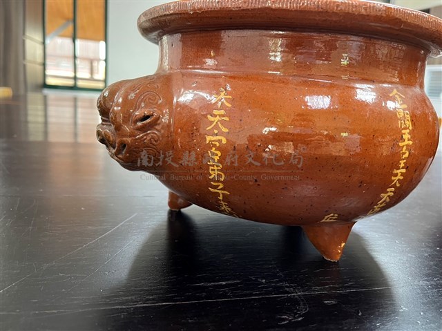 獅頭雙耳香爐藏品圖，第3張