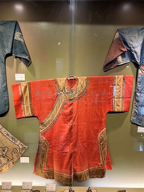 藍提花絲地挖布貼雲大襟衫藏品圖，第3張