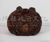 三足雕刻椰殼香爐藏品圖，第1張