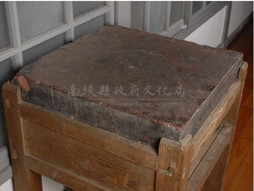 習字磚(含木架)藏品圖，第1張