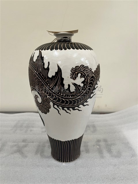 仿宋磁州窯黑釉龍紋梅瓶(複製品)藏品圖，第1張
