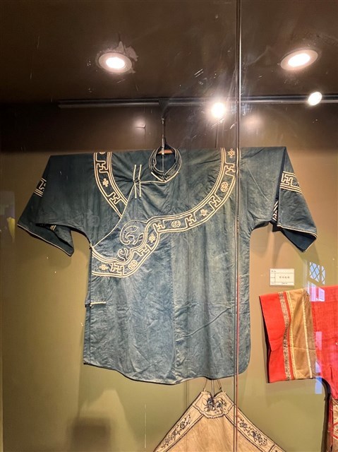 藍提花絲地挖布貼雲大襟衫藏品圖，第2張