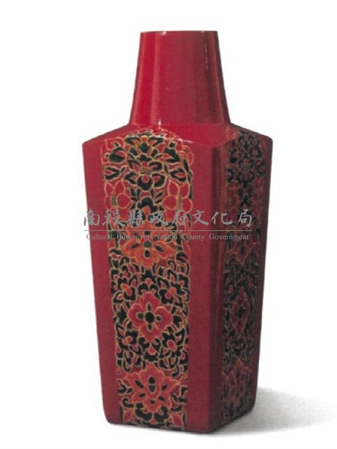 富貴（朱地纏枝富貴花磨顯四方漆瓶）藏品圖，第1張