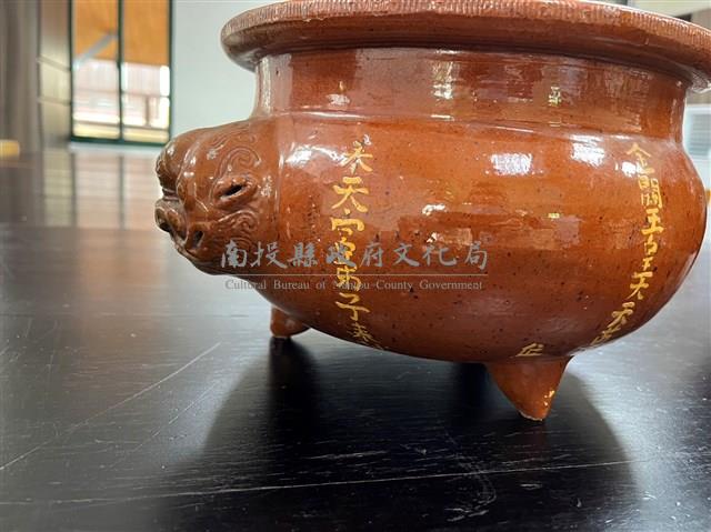 獅頭雙耳香爐藏品圖，第3張