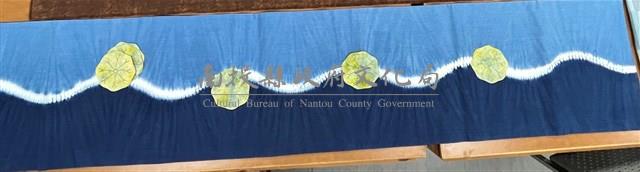 曲水流香-藍靛植物染茶席 桌墊組藏品圖，第2張