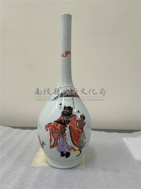 仿清乾隆粉彩鍾馗膽瓶(複製品)藏品圖，第1張