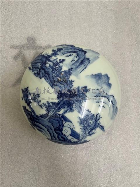 仿青乾隆青花山水大印泥盒(複製品)藏品圖，第1張