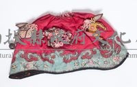 紅提花絲地纏絲花卉兒童碗帽藏品圖，第1張
