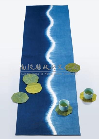 曲水流香-藍靛植物染茶席 桌墊組藏品圖，第1張