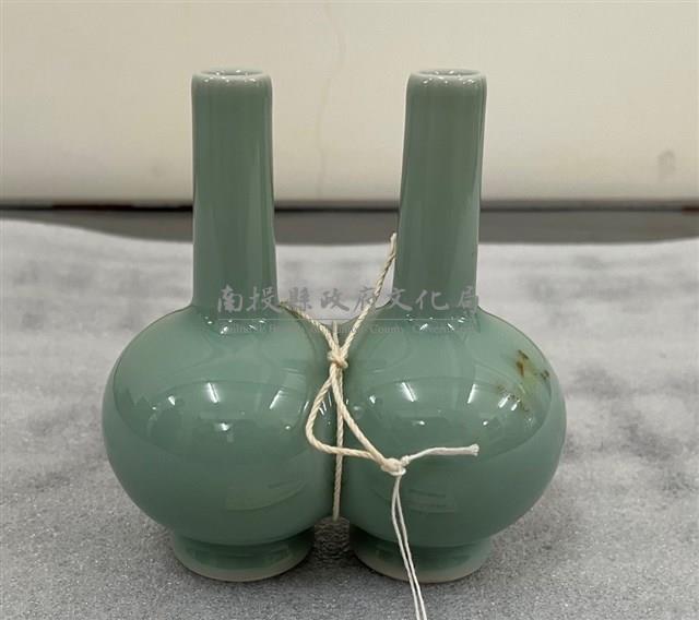仿清雍正豆青雙連瓶(複製品)藏品圖，第1張