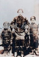 大正年間竹山林庶煌與外祖母合照藏品圖，第1張