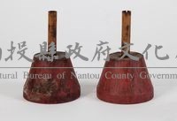 朱漆圓錐形楠木燭台藏品圖，第1張