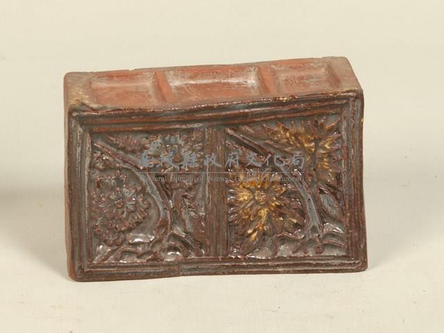 菊花紋案奉藏品圖，第1張