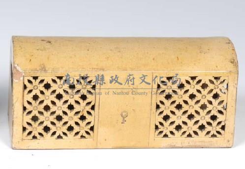 皮箱形鏤空陶枕藏品圖，第1張