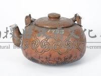 手持鍛花如意紋銅茶壺藏品圖，第1張