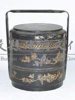 花鳥黑底鎏金三層謝籃藏品圖，第1張