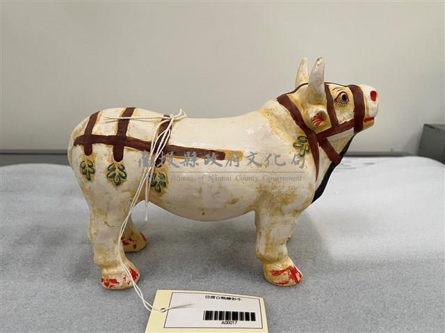 仿唐白釉繪彩牛(複製品)藏品圖，第1張