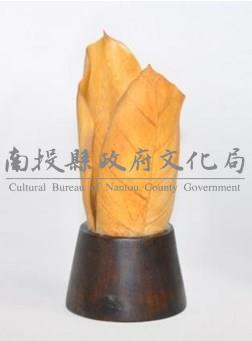 竹雕雙葉筆筒藏品圖，第1張